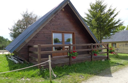 Le Vernet Cottage | Equestrian chalet near Vichy, terrace and pets allowed