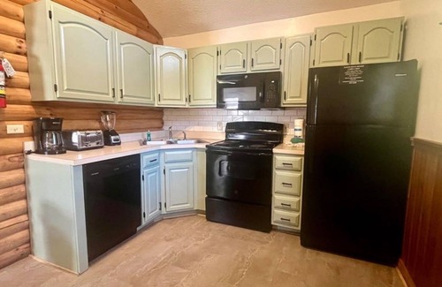 Pigeon Forge Cabin | Er19 - Fryemont Great Location - Close To Town! 3 Bedroom Cabin by RedAwning