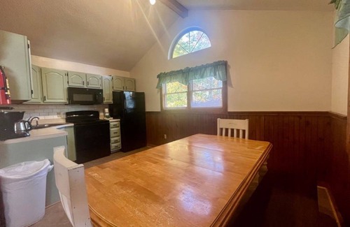 Pigeon Forge Cabin | Er19 - Fryemont Great Location - Close To Town! 3 Bedroom Cabin by RedAwning