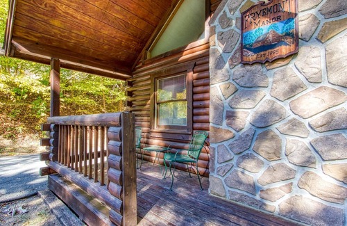 Pigeon Forge Cabin | Er19 - Fryemont Great Location - Close To Town! 3 Bedroom Cabin by RedAwning