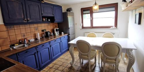 Kassel House | Erdgeschoss Ferienwohnung mit privater Küche, Badezimmer und WC, inkl Gratis Frühstück, Privat Parkplatz und WiFi