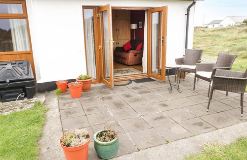 Ballyconneely Cottage | ERRISBEG, pet friendly in Ballyconneely, County Galway