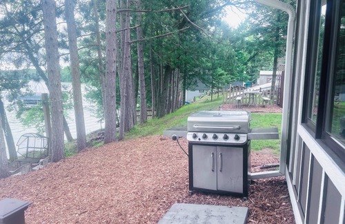 Hillman Cabin | Erskine Escape: kayak, paddle board, paddle boat+