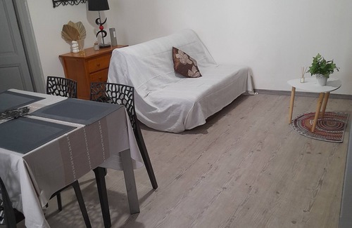 Centre Historique Apartment | Escale Voltaire, T2 of 32 m2, quiet, CV