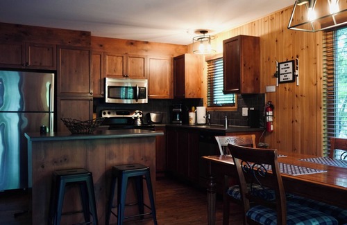 Saint-Philemon Apartment | Escapade Parfaite : Condo Chaleureux à Louer, au Pied de la Montagne !