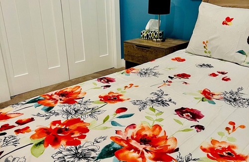 Sudden Valley House | Escape the city life! Amazing views of Lake Whatcom! Perfect patio with hot tub.