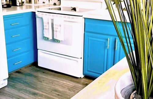 Palm Springs Condo | Escape to a fresh 70's Mid Century-Modern Boho-inspired Condo in Palm Springs!