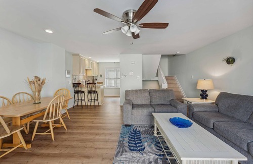 Stone Harbor Condo | Escape to heaven in Stone Harbor !n3 br 2 full bath condo with POOL washer dryer