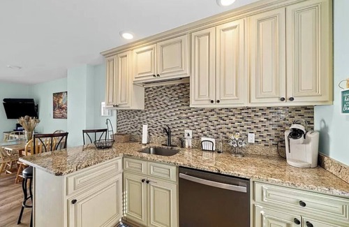 Stone Harbor Condo | Escape to heaven in Stone Harbor !n3 br 2 full bath condo with POOL washer dryer