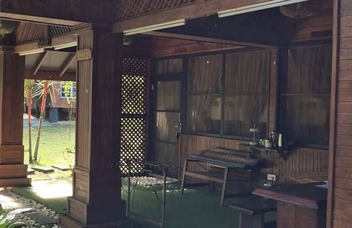 Kampung Ulu Dong Ski Chalet | Escape to Nature Cozy Terrace Room by the River