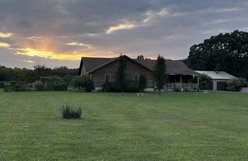 Bourbon Cabin | Escape to PARADISE on 10 sprawling acres in which to do anything you please!