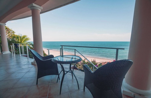 Boca Corona Apartment | Escape to Paradise Beachfront Suites at Panama's Premier Hotel Conch Suite