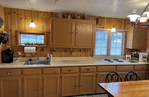 Lewiston Cabin | Escape to the Holiday House. Serenity of Sunsets, Lakeside boat dock included.