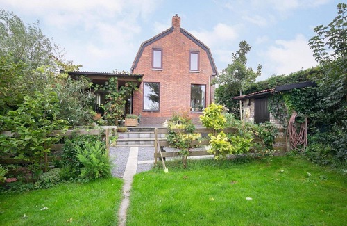 Municipality of Sluis House | Escape to the peaceful countryside of Biervliet and embrace the serene life in this charming holiday home.