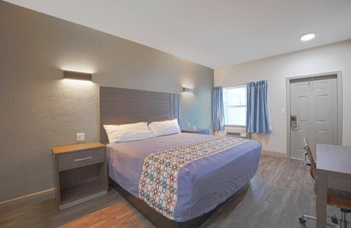 Le Barons Of Titusville Hotel | Escape To Updated Unit Near American Space Museum With Parking