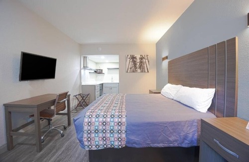Le Barons Of Titusville Hotel | Escape To Updated Unit Near American Space Museum With Parking