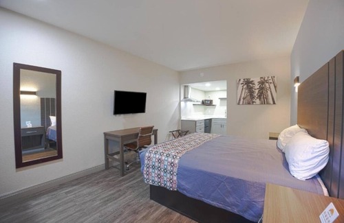 Le Barons Of Titusville Hotel | Escape To Updated Unit Near American Space Museum With Parking