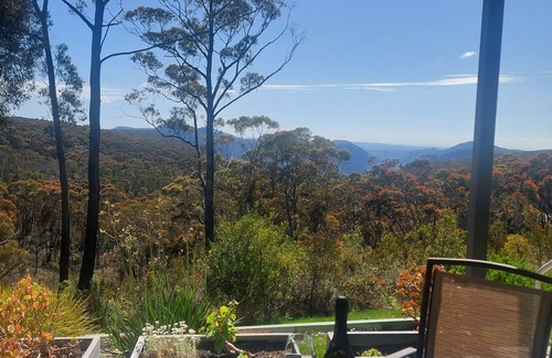 Blackheath Apartment | Escarpment views from your bed and snug underfloor heating.