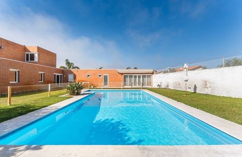 Esmoriz House | Esmoriz's golden hour with pool