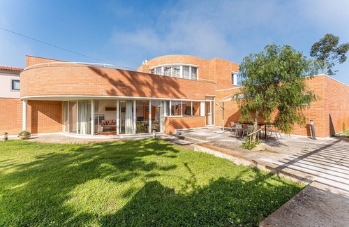 Esmoriz House | Esmoriz's golden hour with pool