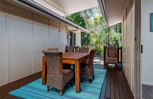 Rainbow Beach House | Esprit House - Rainbow Shores. Swimming pool, walk to beach.