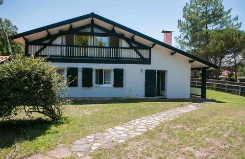 Les Estagnots House | Estagnots Beach and Lake on foot