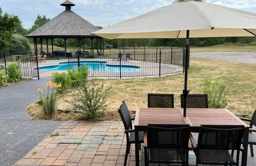 Cambridge House | Estate by city of Cambridge on 5 acres, 6 bedrooms, pool, tennis court & more