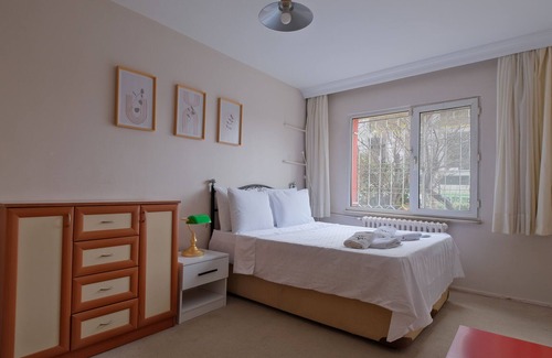 Besiktas House | Etiler Belediye Sitesi by NewInn
