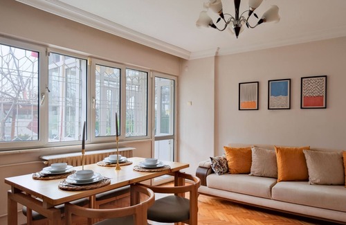 Besiktas House | Etiler Belediye Sitesi by NewInn