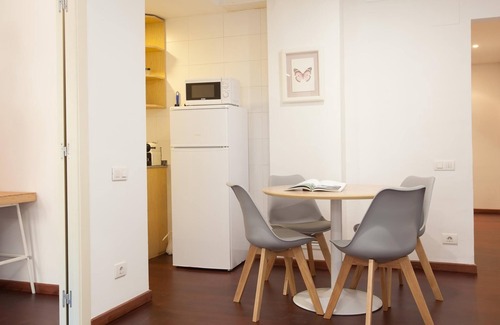 El Port Apartment | Europa Fira Apartment 12
