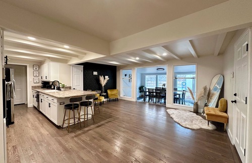 Southeast House | ✨European Style Hideaway💝Central Location⭐GameRoom⭐Free Wine⭐Fast Wifi⭐NetFlix