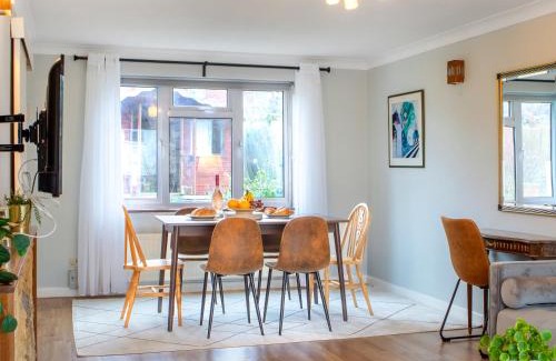 Salisbury House | Everest House