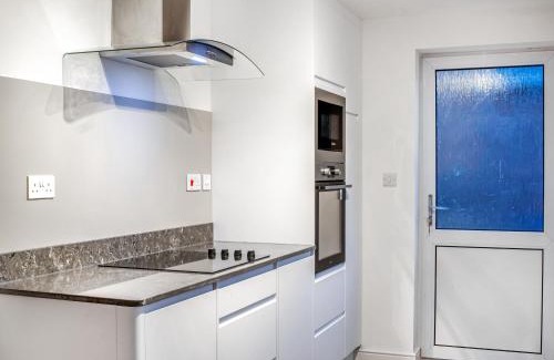 Salisbury House | Everest House