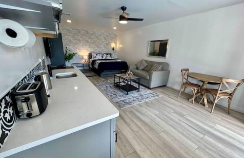 Franklin Apartment | EVERYTHING BRAND NEW Sept 2023 OWN ENTRANCE; PARKING; POOL; STUNNING VIEWS.