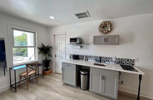 Franklin Apartment | EVERYTHING BRAND NEW Sept 2023 OWN ENTRANCE; PARKING; POOL; STUNNING VIEWS.