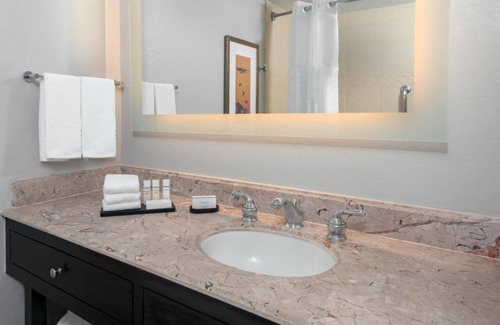 Park Central Hotel | Everything You Need For The Perfect Vacation! 2 Relaxing Units, Indoor Pool!