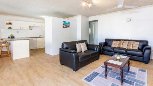 Bongaree House | Everything you need including a pool! Karoonda Sands Apartments