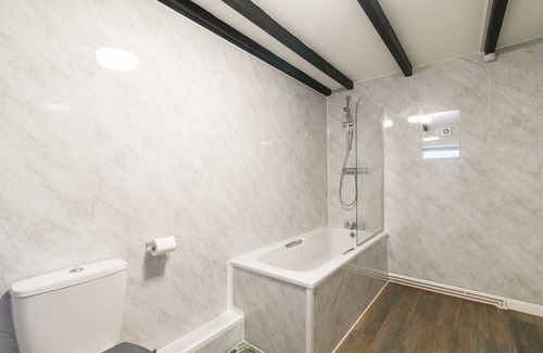 Castle Donington House | Excellent 3 bed House - Close To Airport
