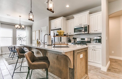 Yukon House | Excellent new home in wonderful neighborhood