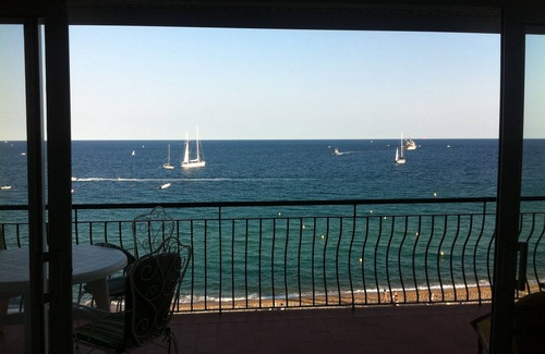 Sant Antoni de Calonge Apartment | Exceptional location, 1st line of the sea, 86m2 apartment with terrace