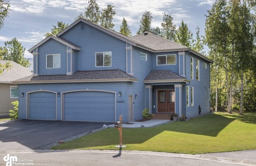 University Area House | Exceptional Accommodations for Larger Families & Groups