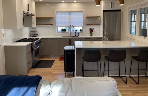 Russell House | Exceptional Modern Cottage in Prime Location