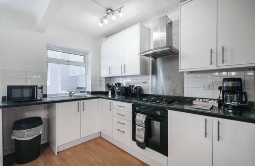 Falconwood and Welling House | Exclusive 3-bedroom house in beautiful Welling, London with Free parking