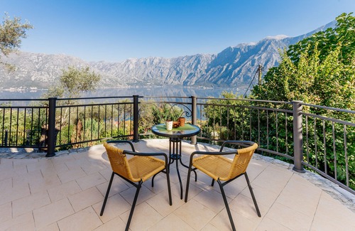 Prcanj Villa | Exclusive 6 bedrooms villa with direct sea views Oranus