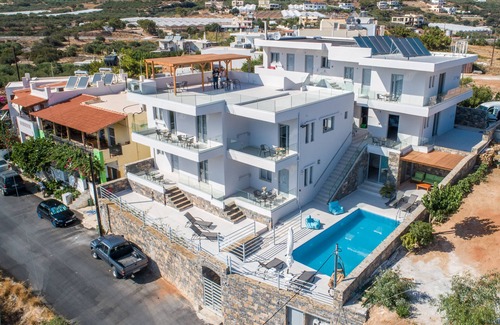 Makry Gialos Apartment | Exclusive corner studio