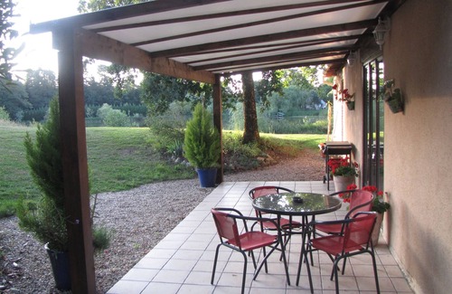 Montrollet Cottage | Exclusive countryside retreat on 8 acres with private lake - pet friendly !