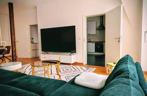 Bahnhofsviertel Apartment | Exclusive family residence with roof terrace, sauna and entertainment