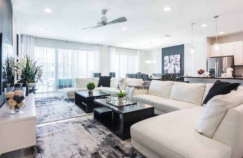 Kissimmee House | Exclusive Gated Community: House in Prime Locatio