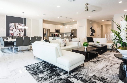 Kissimmee House | Exclusive Gated Community: House in Prime Locatio