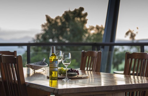Airlie Beach House | Exclusive luxury hilltop resort style home.